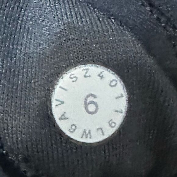 Lululemon Align Crop *21"
Incognito Camo Multi Grey
Size 6 - Picture 11 of 12